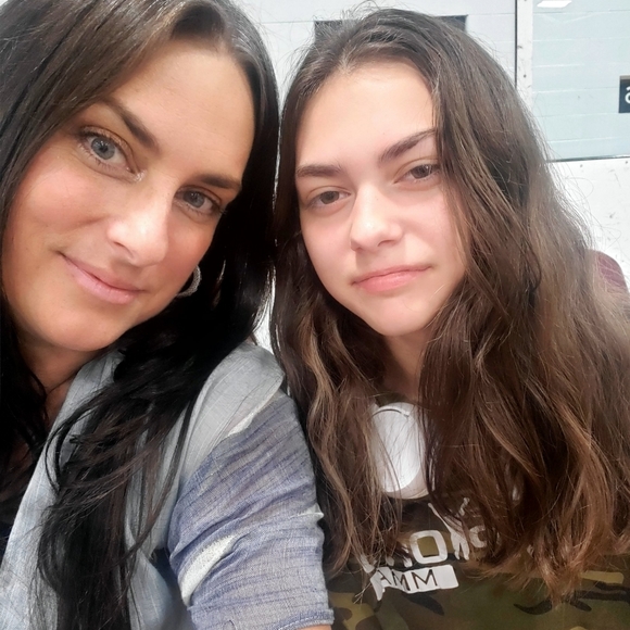 Meet your Poshers, Julie & Kat - Picture 3 of 3